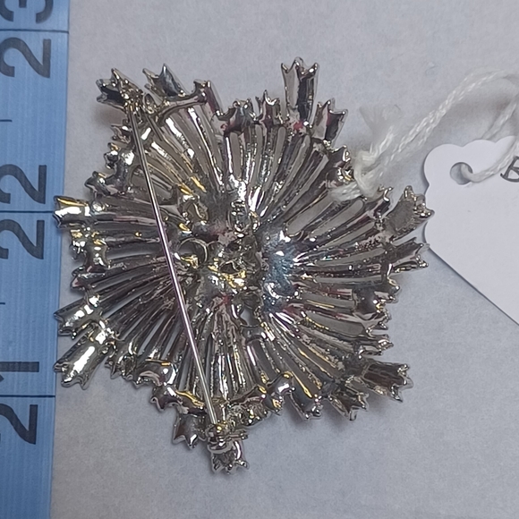 NWT Crystal Brooch - Picture 7 of 8